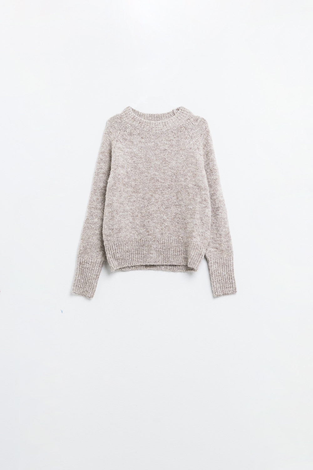 Q2 Basic Knited Crew Neck Sweater en color beige