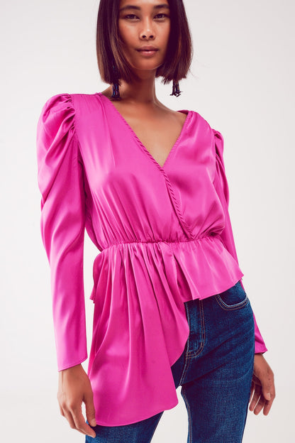 Blusa asimétrica con mangas abullonadas en fucsia