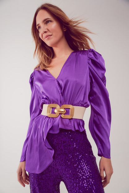 Blusa asimétrica con mangas abullonadas en morado