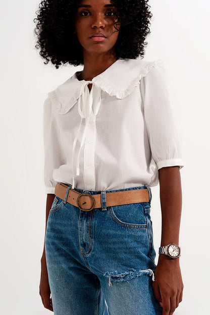 Blusa blanca con cuello bobo