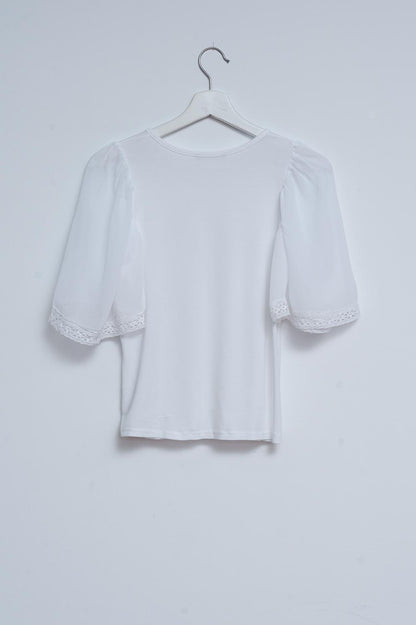 Blusa color blanco con mangas ángel