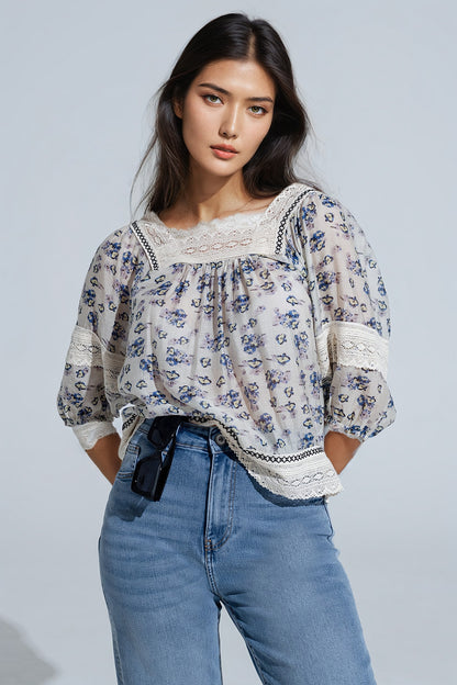 Q2 blusa romántica con flores y detalle de encaje