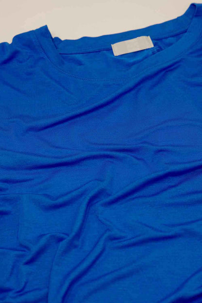 Camiseta básica azul con cuello redondo de viscosa