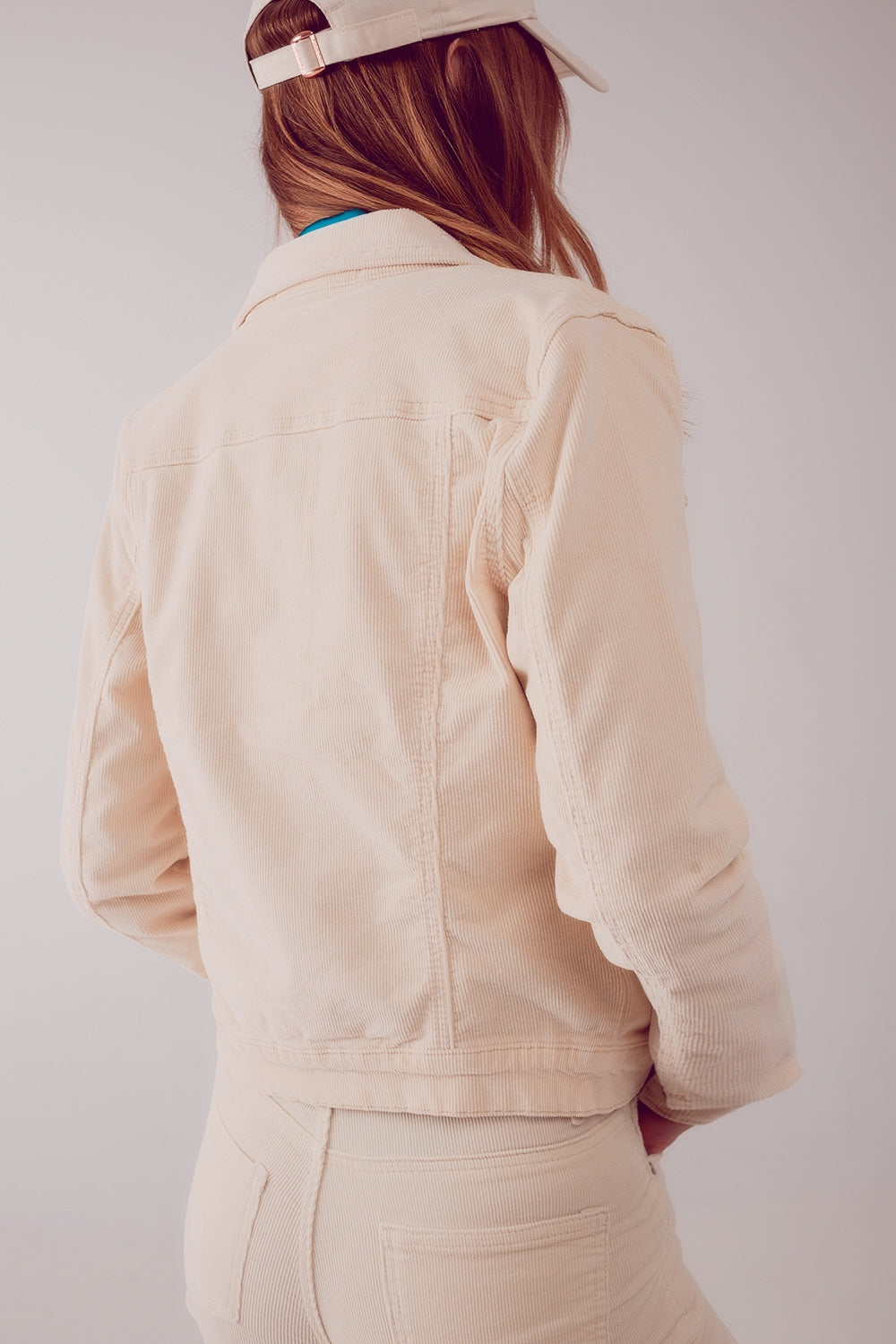 Chaqueta de pana de color beige