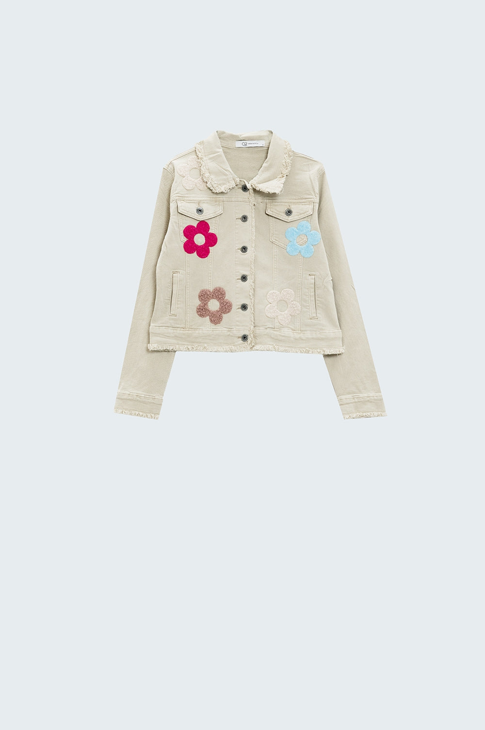 Chaqueta vaquera beige con flores bordadas