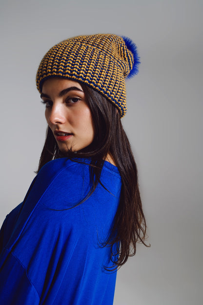 Gorro de punto con pompón en azul y amarillo