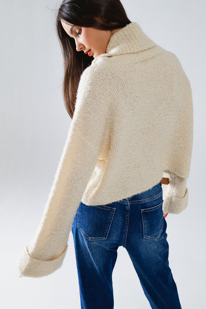 jersey de punto esponjoso de cuello alto en beige