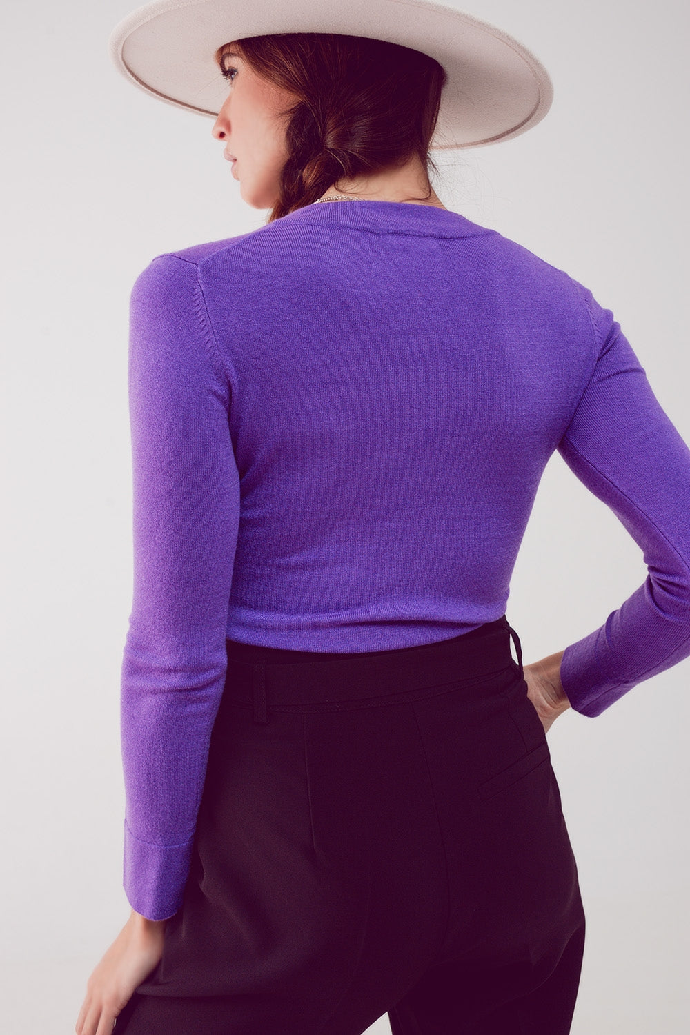 Jersey morado con escote V de punto fino