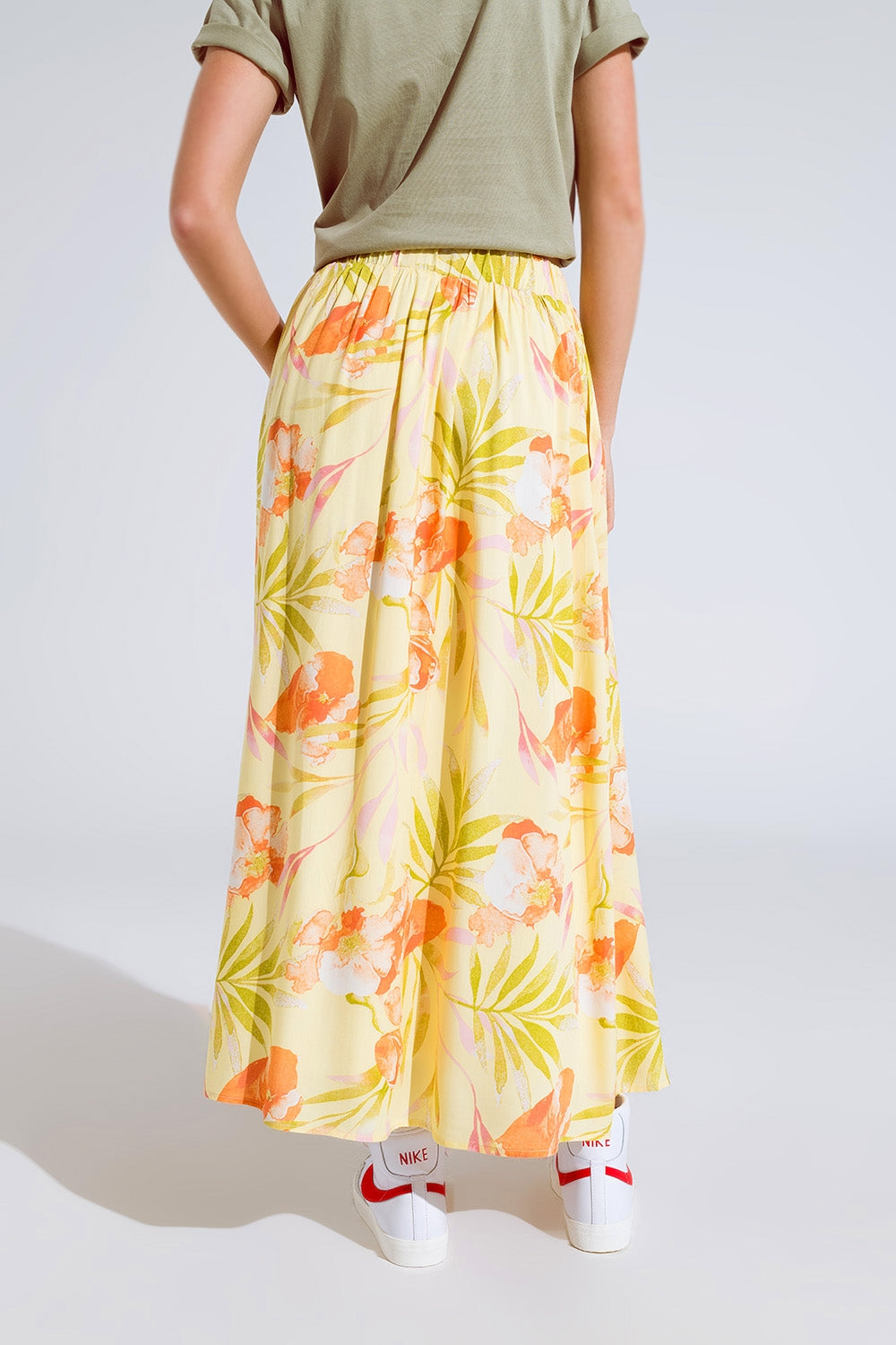 maxi falda amarilla con estampado tropical