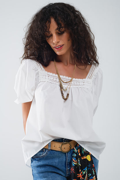 Top Blanco Con Escote Cuadrado Y Mangas Cortas