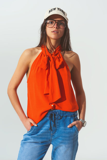 Q2 Top con Cuello Halter y Detalles de Botones en Naranja