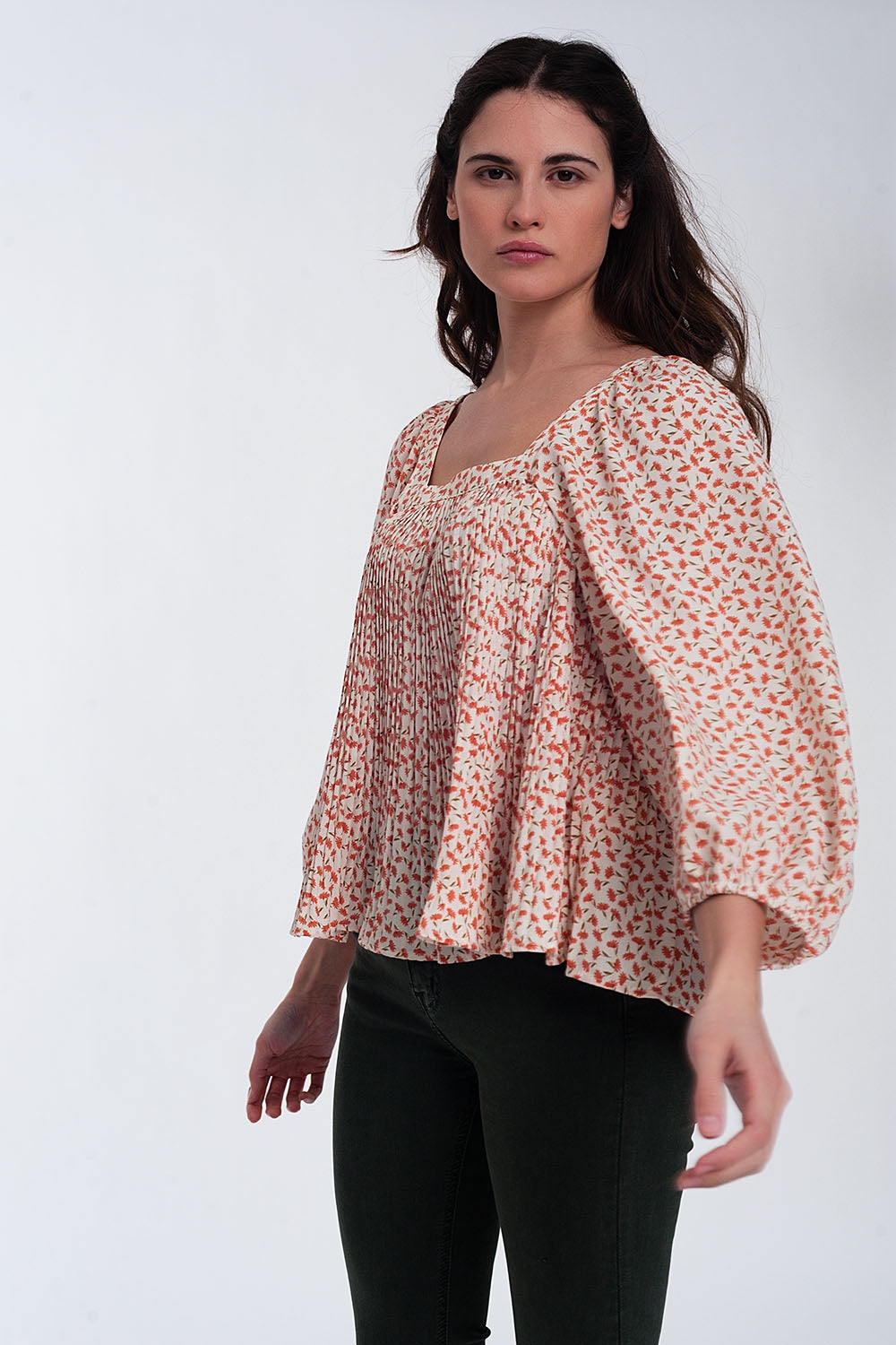 Q2 Top con escote cuadrado manga abullonada y estampado floral en coral