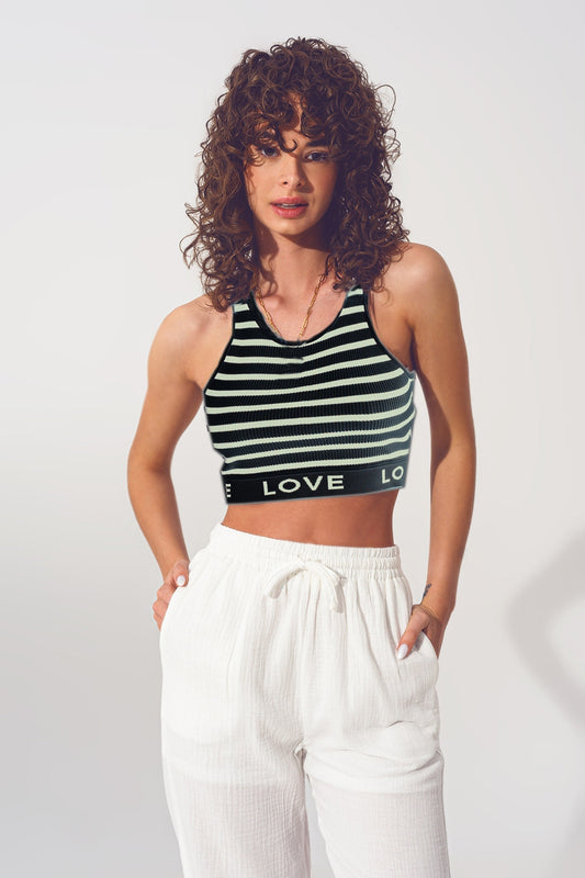 Q2 Top corto a rayas con texto Love en negro y beige