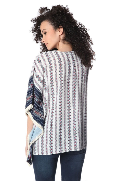 Top extragrande estilo poncho con estampado tribal marino