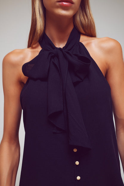 Top Halter con cuello lazado en negro