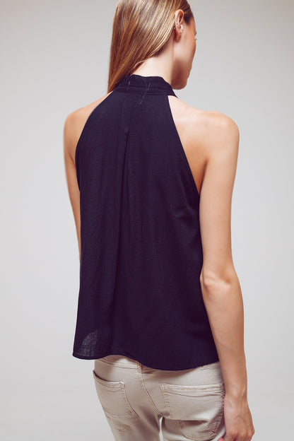 Top Halter con cuello lazado en negro