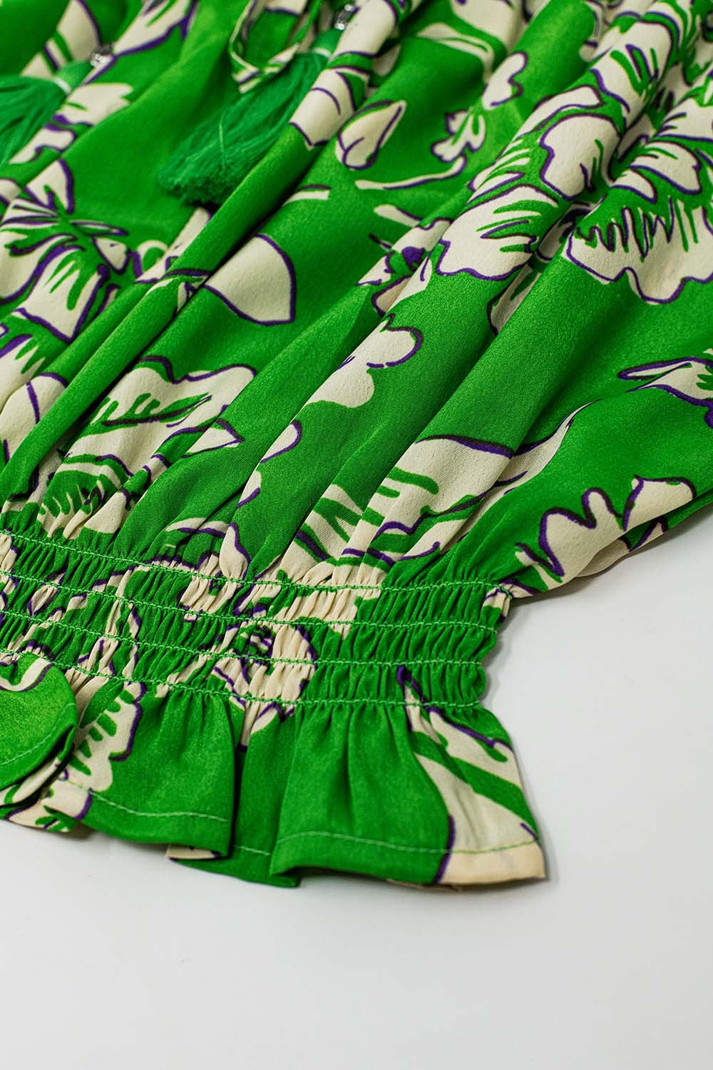 Top verde con hombros descubiertos y cintura elástica en estampado floral