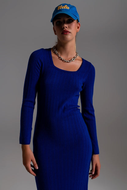 Vestido midi de punto con escote cuadrado en azul